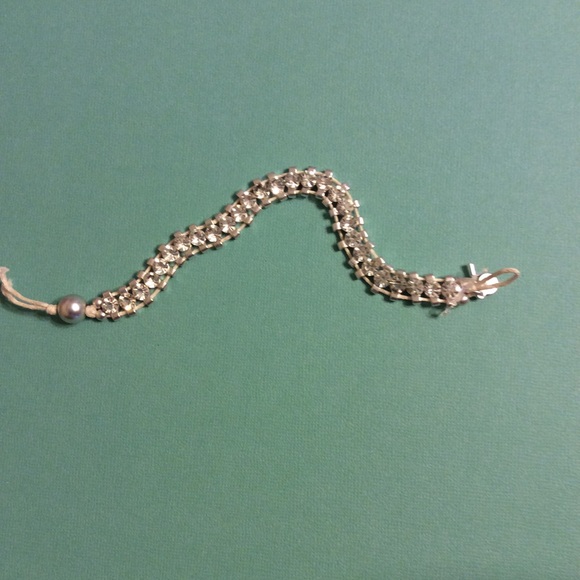 NWT White Stone Bracelet. - Picture 1 of 1